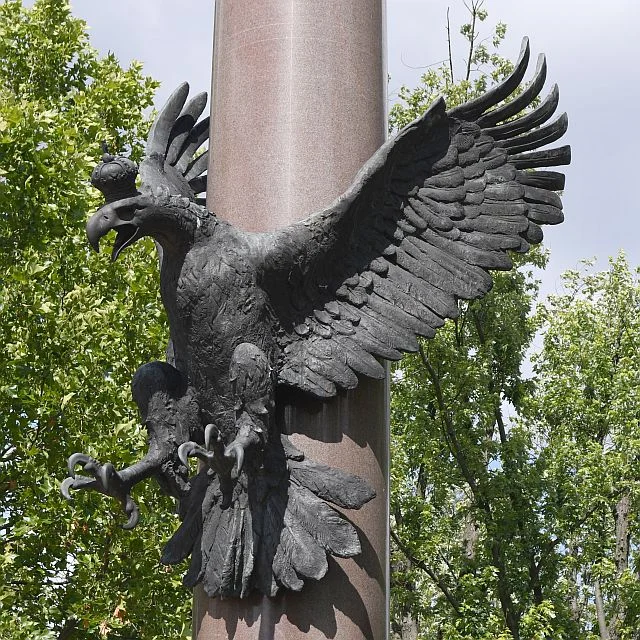 Pomnik ku czci żołnierzy 1 Dywizji Pancernej - Warszawa Plac Inwalidów.